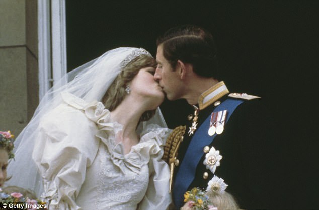 CHẤN ĐỘNG: Sau đám cưới vài tuần, Công nương Diana từng cắt cổ tay tự tử vì ghen tuông với tình địch Camilla - Ảnh 1.