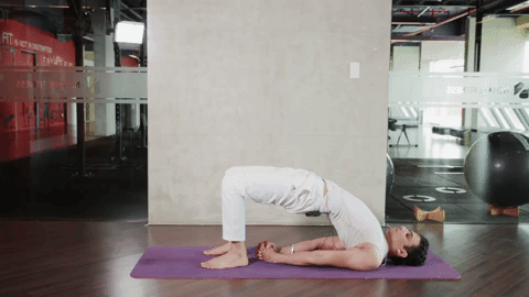 HLV yoga Ấn Độ hướng dẫn 6 bài tập được coi là phép màu chữa đau lưng đang hành hạ bạn mỗi ngày - Ảnh 5.