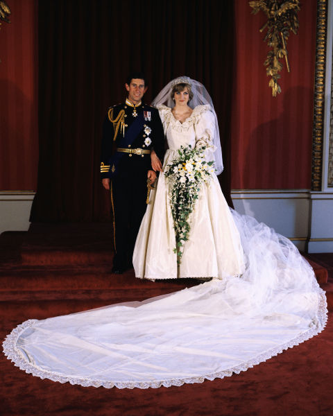 Những bí mật chưa từng được công bố chính thức về chiếc váy cưới huyền thoại của Công nương Diana - Ảnh 6.