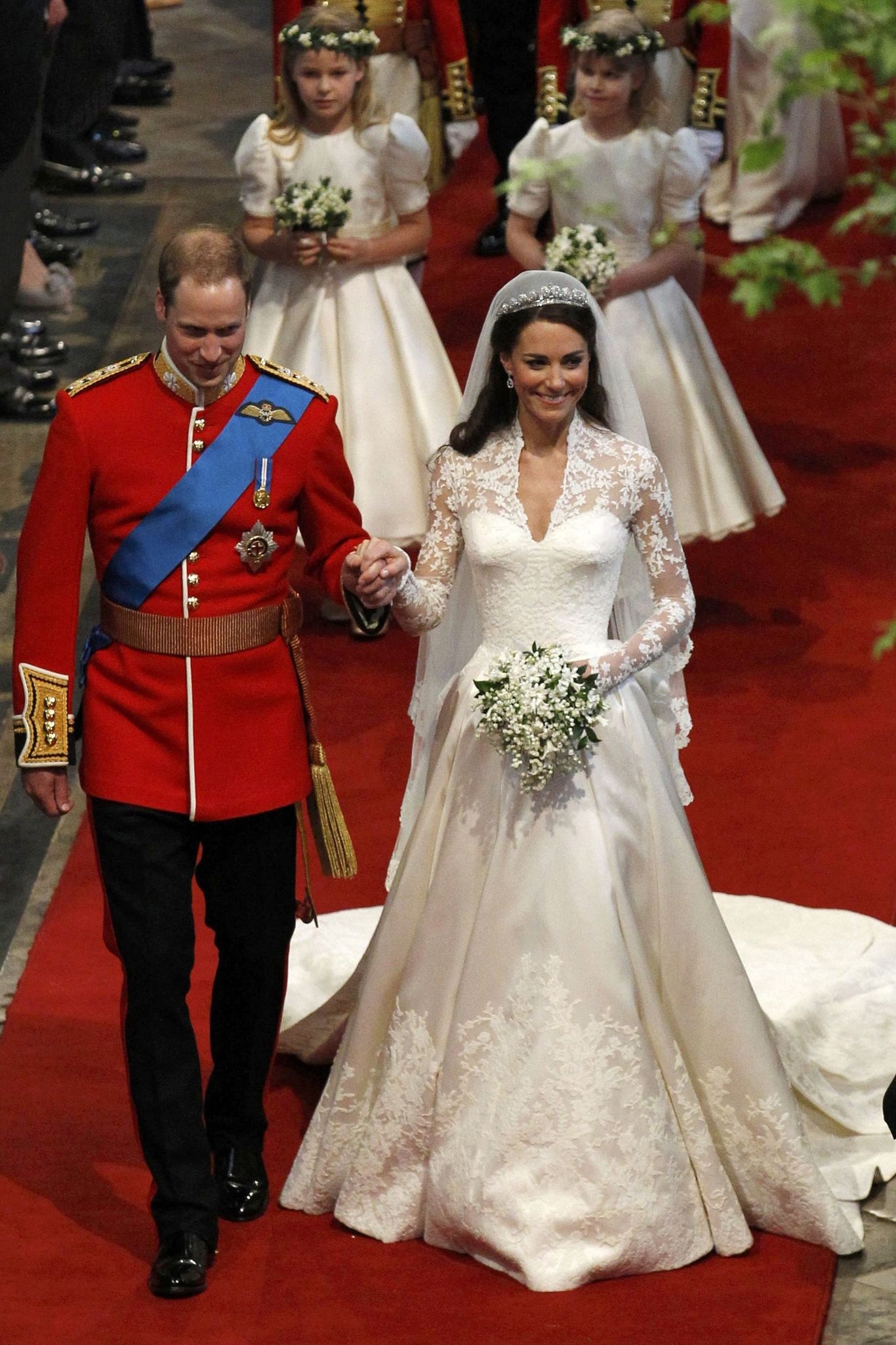 Bí mật váy cưới 320000 USD của công nương Anh mới được tiết lộ  Thời  trang sao