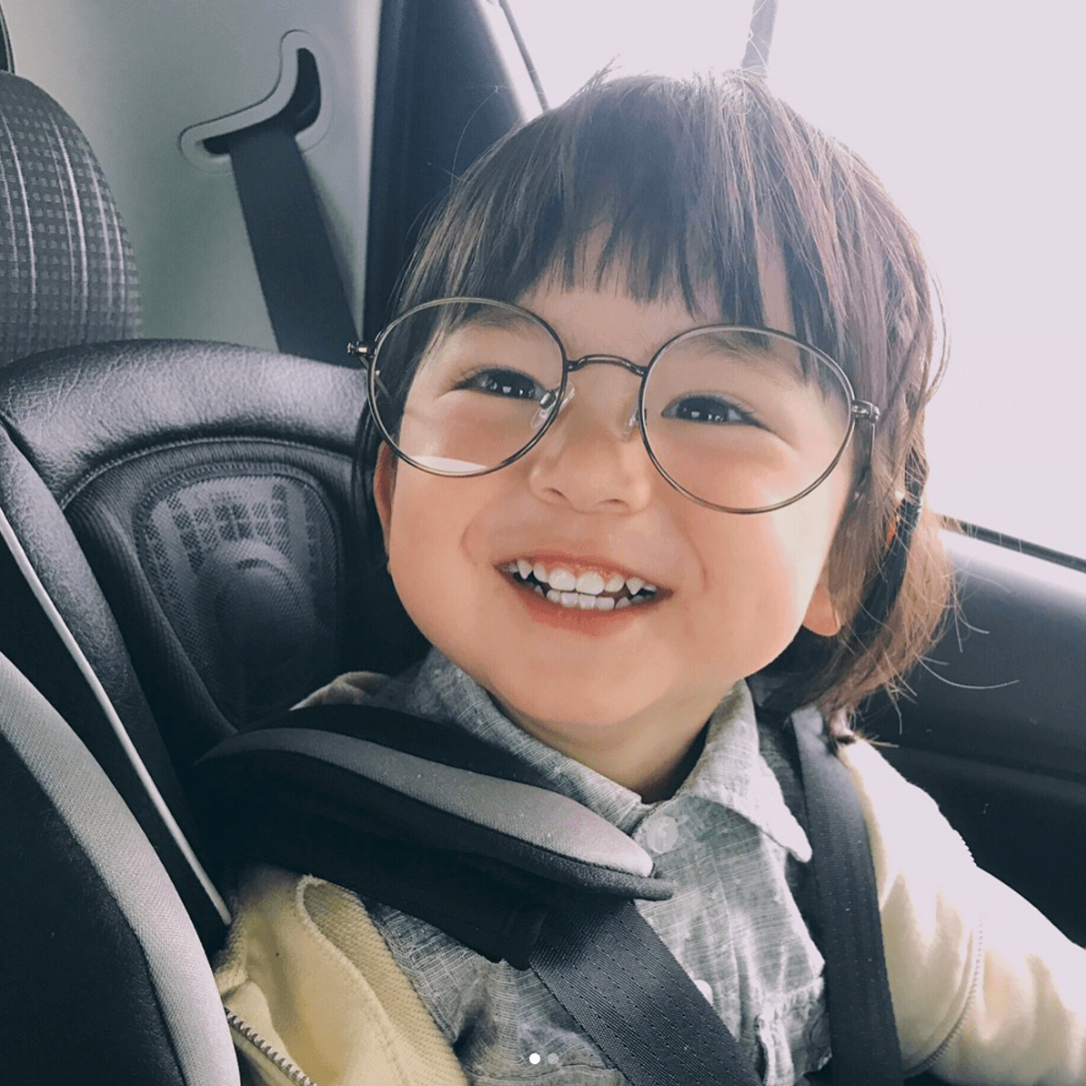Hãy đến xem những bức ảnh cực dễ thương của em bé Nhật trên Instagram đầy màu sắc và hồn nhiên. Những khoảnh khắc ngọt ngào của bé sẽ chắc chắn làm bạn nở nụ cười và cảm thấy ấm áp trong trái tim mình.