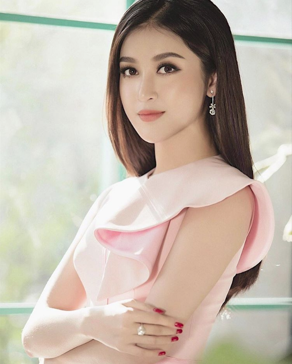 Soi nhất cử nhất động của sao Việt (14/1) - Ảnh 10.