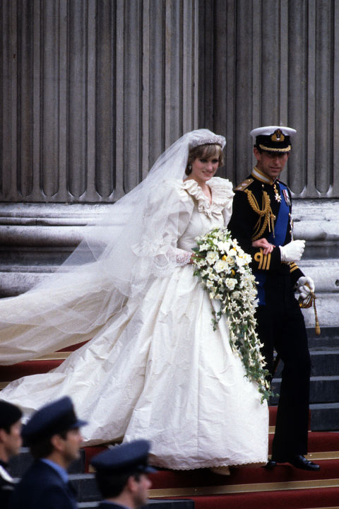 Những bí mật chưa từng được công bố chính thức về chiếc váy cưới huyền thoại của Công nương Diana - Ảnh 9.