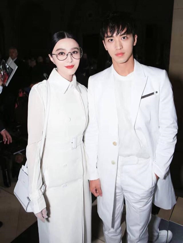 Phạm Băng Băng đẹp xuất sắc trong loạt ảnh không qua chỉnh sửa tại Paris Fashion Week - Ảnh 6. Phạm Băng Băng đẹp xuất sắc trong loạt ảnh không qua chỉnh sửa tại Paris Fashion Week - Ảnh 6.