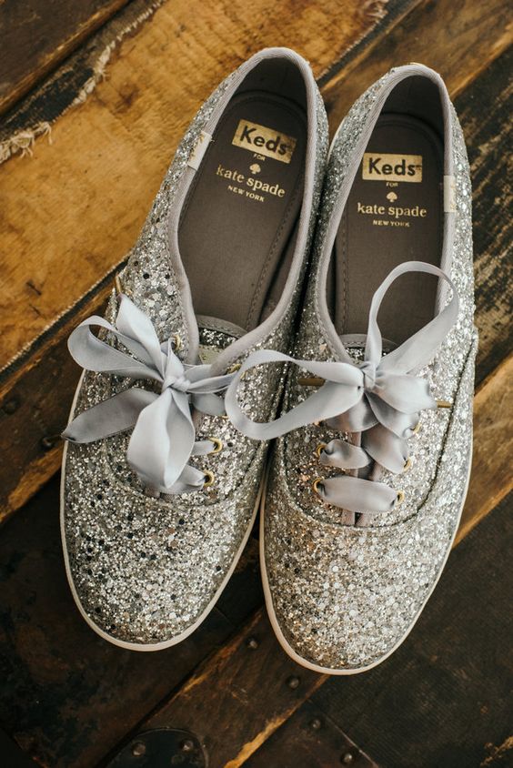 7 mẫu giày đẹp nín thở dành riêng cho các cô dâu trong ngày trọng đại - Ảnh 20.