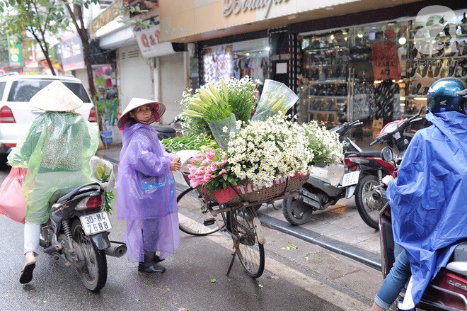 Hà Nội đẹp lãng mạn trong gió lạnh đầu đông - Ảnh 2.