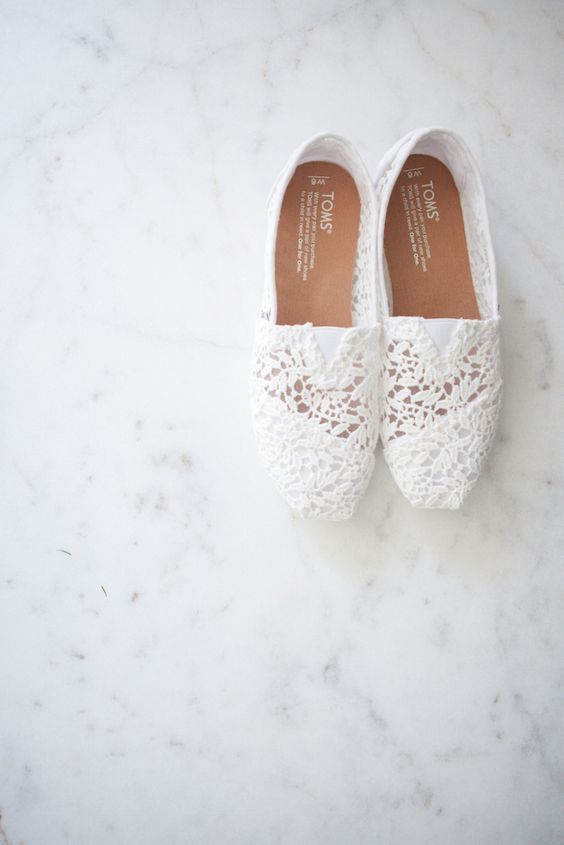 7 mẫu giày đẹp nín thở dành riêng cho các cô dâu trong ngày trọng đại - Ảnh 27.