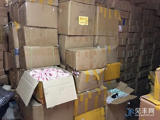 Cảnh sát Trung Quốc phát hiện kho mỹ phẩm giả khổng lồ, trong đó có nhiều sản phẩm phổ biến tại Việt Nam - Ảnh 6. Cảnh sát Trung Quốc phát hiện kho mỹ phẩm giả khổng lồ, trong đó có nhiều sản phẩm phổ biến tại Việt Nam - Ảnh 6.