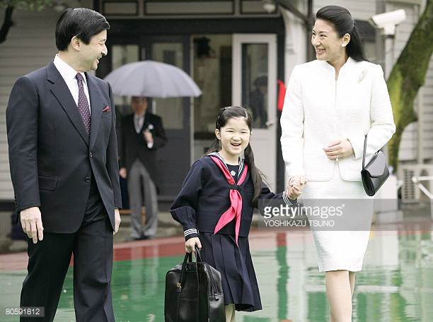 Hai ngôi trường đối lập hoàn toàn mà công chúa, hoàng tử bé của Nhật theo học - Ảnh 10.