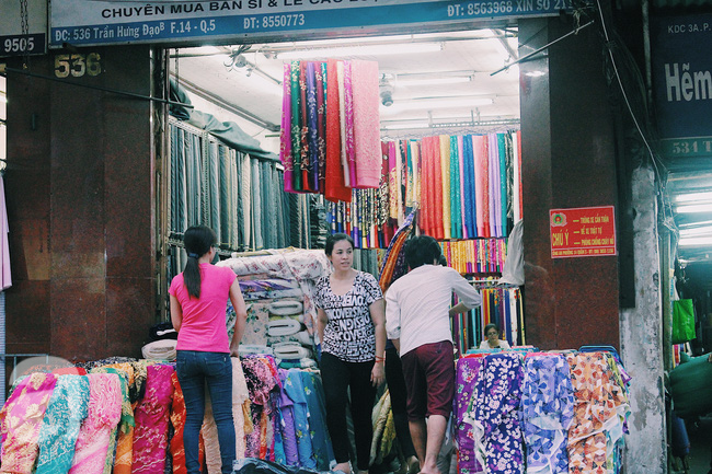 Muốn mua vải may da, đừng quên ghé ngang khu chợ Soái Kình Lâm trăm năm tuổi ở Sài Gòn - Ảnh 9.