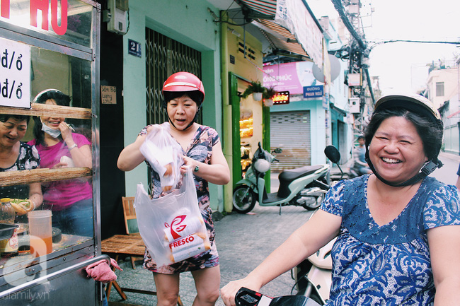 Cuối tuần, đừng quên ăn bánh mì Bảy Hổ bao ghiền, trải 80 năm vẫn gây thương nhớ để nếm chất Sài Gòn - Ảnh 9.
