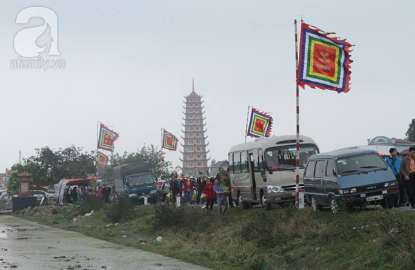 Nam Định: Dân đổ đi chợ Viềng sớm nửa ngày khiến mọi nẻo đường ùn tắc kinh hoàng - Ảnh 15.
