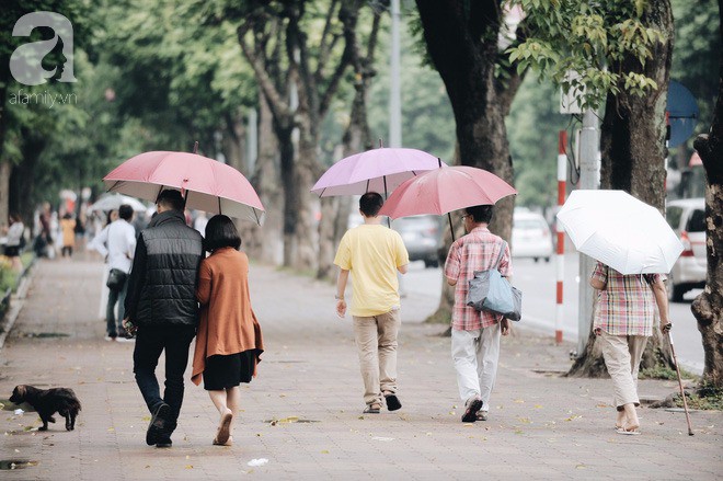 Hà Nội đẹp lãng mạn trong gió lạnh đầu đông - Ảnh 10.