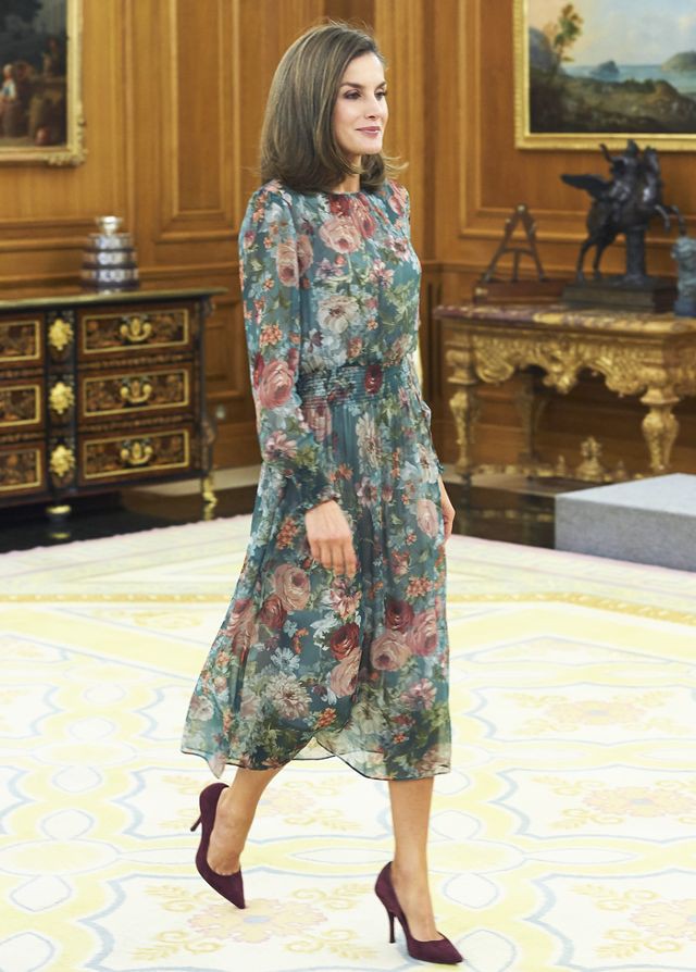 Đây là 4 thiết kế của Zara được Letizia - Hoàng hậu Tây Ban Nha diện đẹp nhất trong năm 2017 - Ảnh 11.