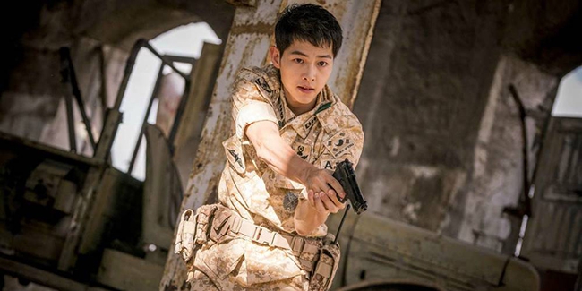 Cùng nhìn lại 10 bộ phim đã làm nên tên tuổi của nam thần Hậu duệ mặt trời Song Joong Ki - Ảnh 9.