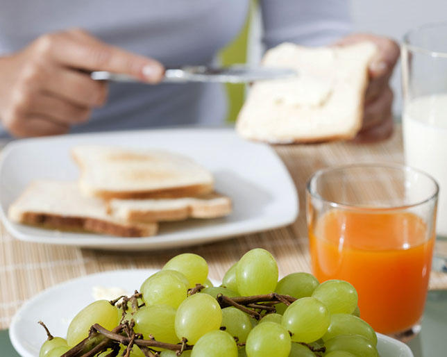 Đừng ăn sáng thế này vì nó sẽ tàn phá sức khỏe của bạn một cách không thương tiếc - Ảnh 1.