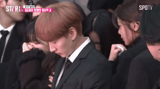 Những khoảnh khắc nhói lòng trong đám tang của Jonghyun (SHINee) - Ảnh 4.