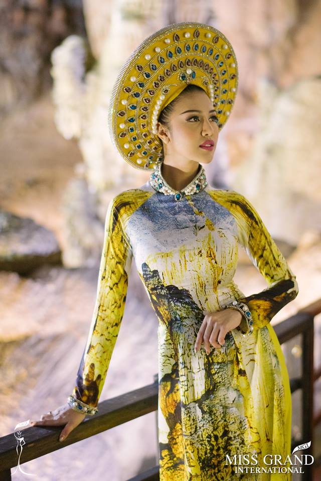 Ngỡ ngàng khi Đương kim Hoa hậu Hòa bình quốc tế mặc áo dài đẹp như người Việt Nam - Ảnh 1.