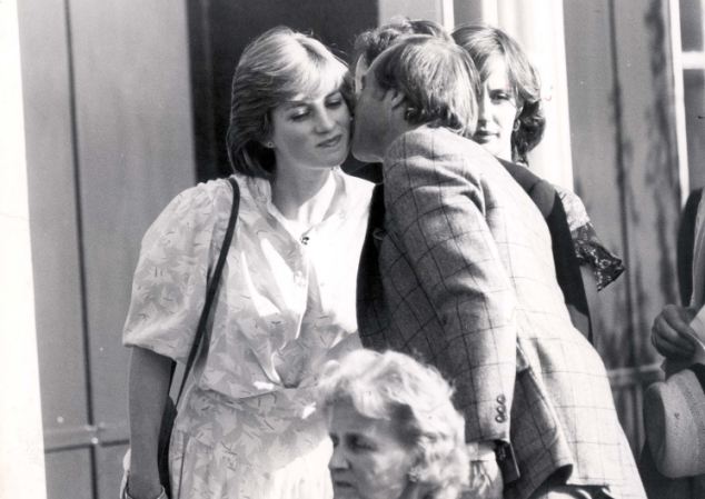 Bà ngoại của Công nương Diana hối hận vì biết rõ cháu mình có tính cách phức tạp mà vẫn làm mối cho hoàng gia - Ảnh 6.