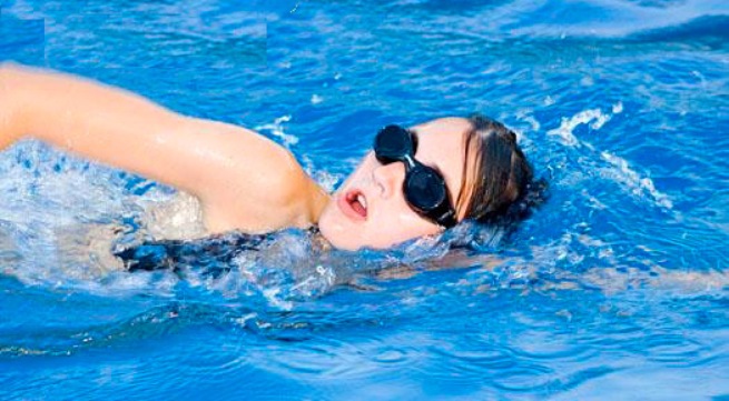 Đi bơi mùa hè đừng bỏ qua lưu ý quan trọng này để luôn khỏe mạnh - Ảnh 2.