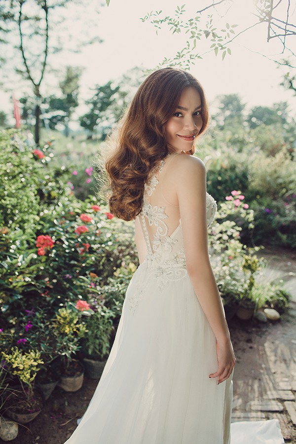 Hồ Ngọc Hà bất ngờ mặc váy cưới trong ngày sinh nhật đầu tiên kể từ khi có Kim Lý - Ảnh 11.