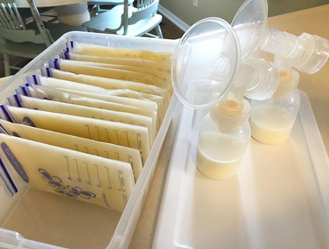 Sữa mẹ bảo quản tủ lạnh được không và những điều mẹ cần lưu ý
