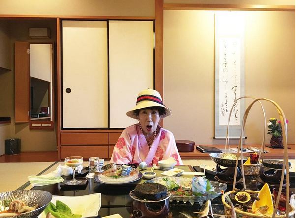 Bà ngoại Hàn Quốc trở thành “hiện tượng mạng” với kênh dạy trang điểm thu hút giới trẻ - Ảnh 8.