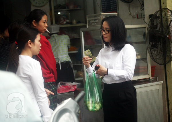 Tết Hàn thực: Người Hà Nội xếp hàng dài chờ mua bánh trôi, bánh chay - Ảnh 5.