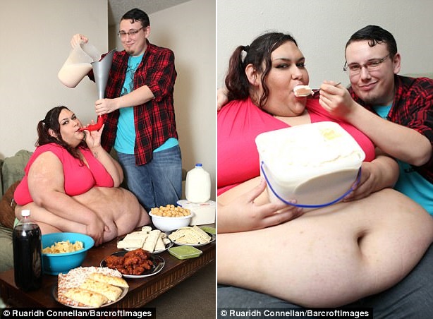 Không thể tin nổi đây là thân hình người phụ nữ từng ăn bằng phễu để trở thành người béo nhất thế giới - Ảnh 2.