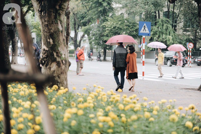 Hà Nội đẹp lãng mạn trong gió lạnh đầu đông - Ảnh 17.