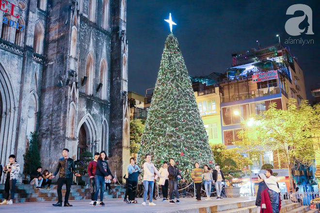 Ngắm các thiên thần nhí nghịch tuyết rơi, đón Noel sớm cùng bố mẹ trong ngày Hà Nội lạnh tái tê - Ảnh 10.