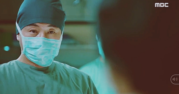 Ha Ji Won vỡ òa khi bố được cứu sống ở phút chót - Ảnh 2.