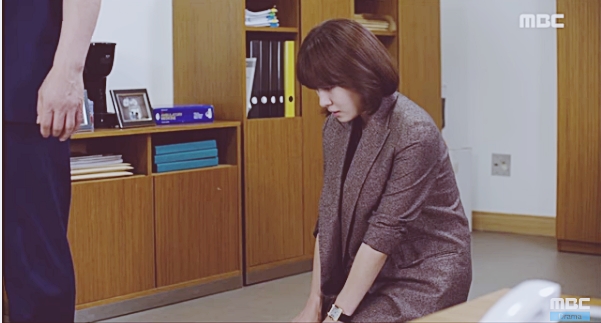 Ngỡ ngàng khi Ha Ji Won quỳ sụp trước mặt kẻ thù để cầu xin - Ảnh 5.