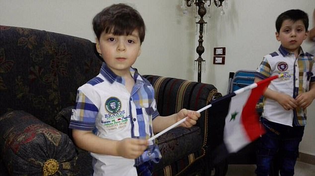 Cậu bé Syria với gương mặt thất thần, đầy thương tích sau một năm giờ thế nào? - Ảnh 4.