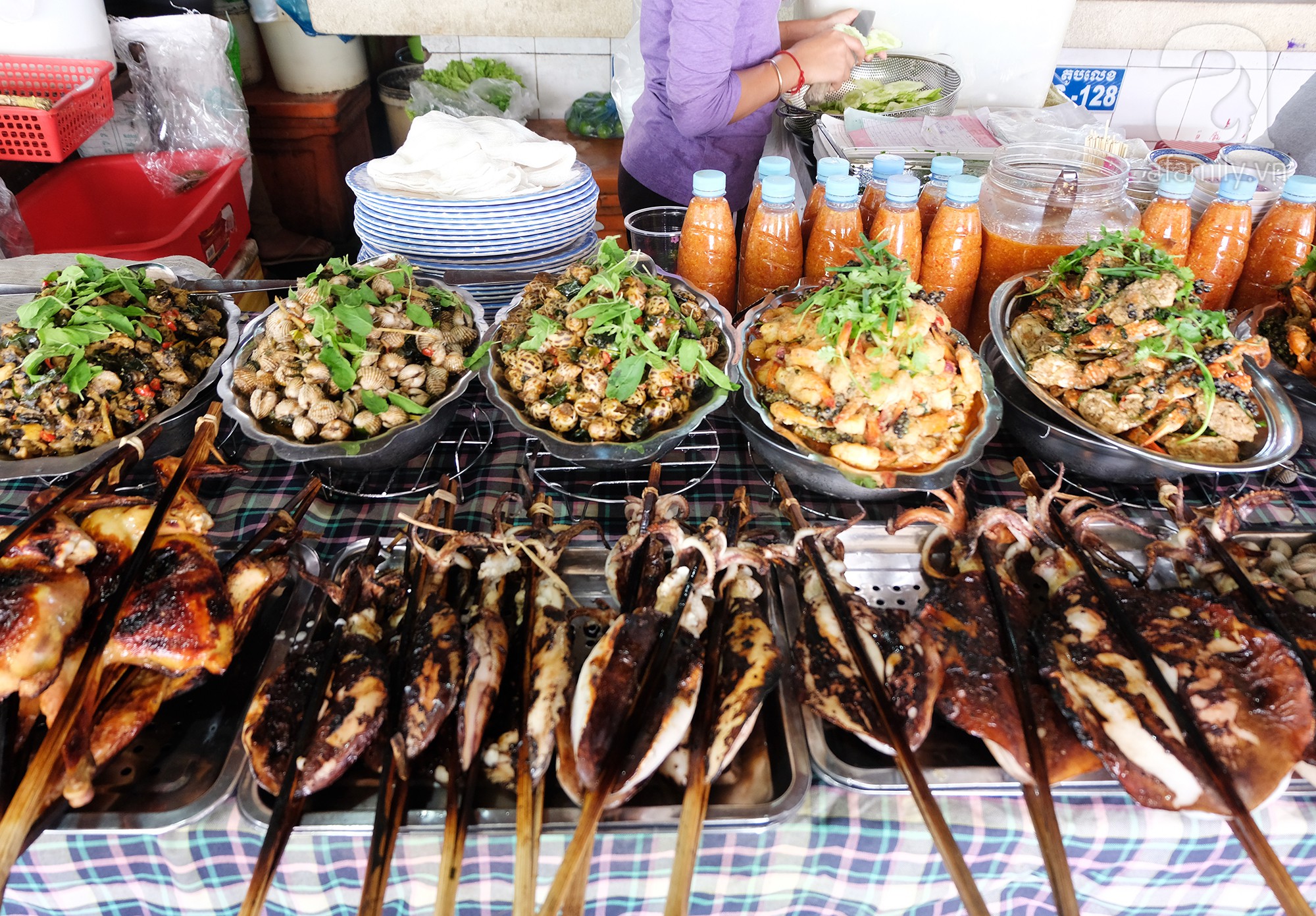 Những món ăn đường phố chỉ nhìn thôi đã ứa nước miếng thèm thuồng của  Campuchia