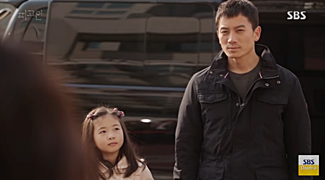 Nổi da gà lẫn rơi nước mắt xem cảnh Ji Sung dẫn con gái ra đầu thú - Ảnh 14.