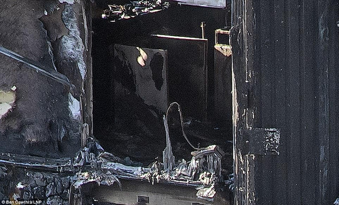 Những hình ảnh đầu tiên bên trong chung cư ở London sau khi lửa tàn - Ảnh 6.