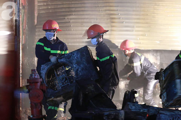 Hà Nội: Cháy lớn tại kho sửa chữa và bán điều hòa trên đường Tam Trinh, nhiều tài sản bị thiêu rụi - Ảnh 6.