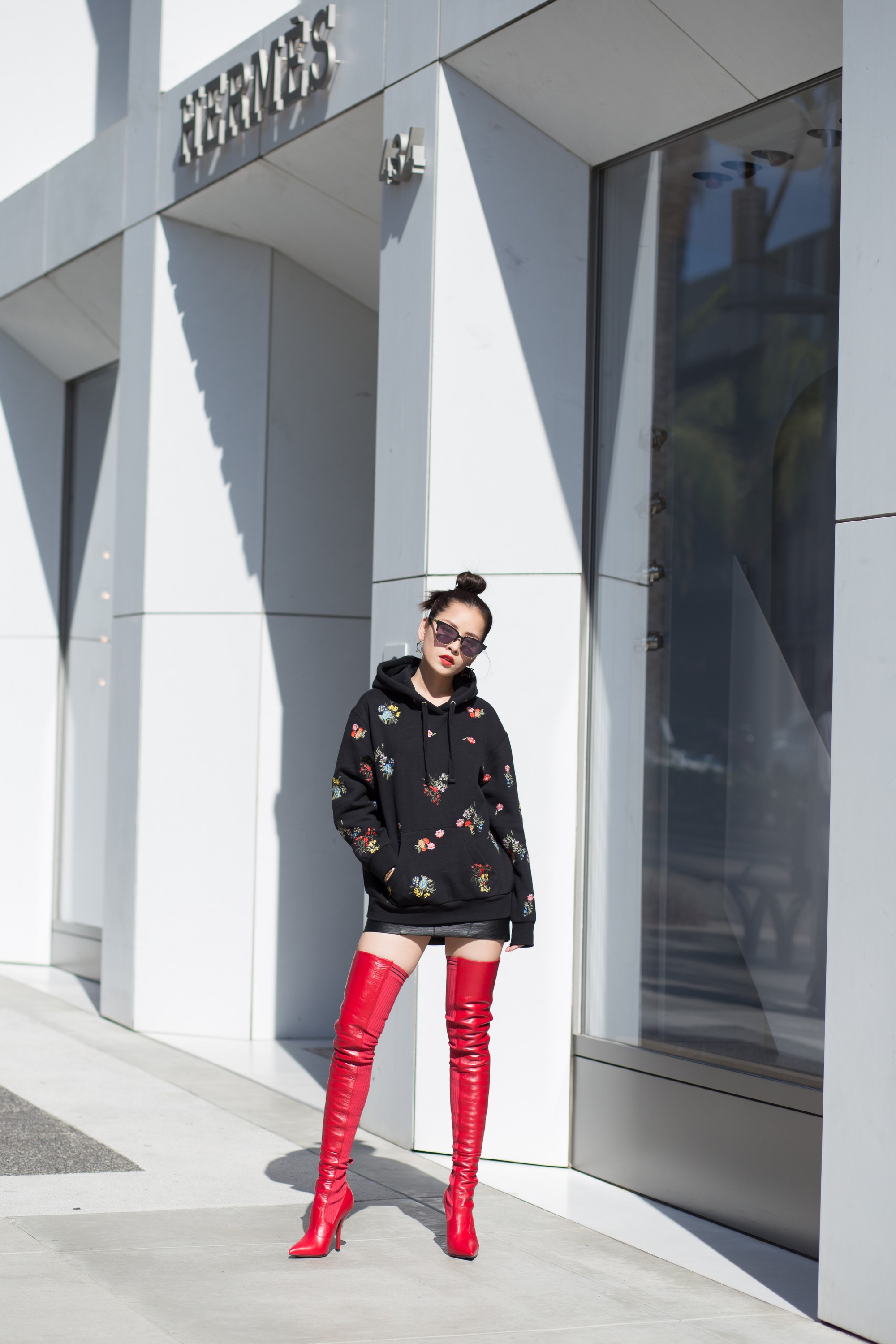 Lấn &aacute;t hết mọi loại kh&aacute;c, boots cao đến đầu gối trở th&agrave;nh m&oacute;n đồ được diện nhiều nhất trong m&ugrave;a đ&ocirc;ng năm nay - Ảnh 17.