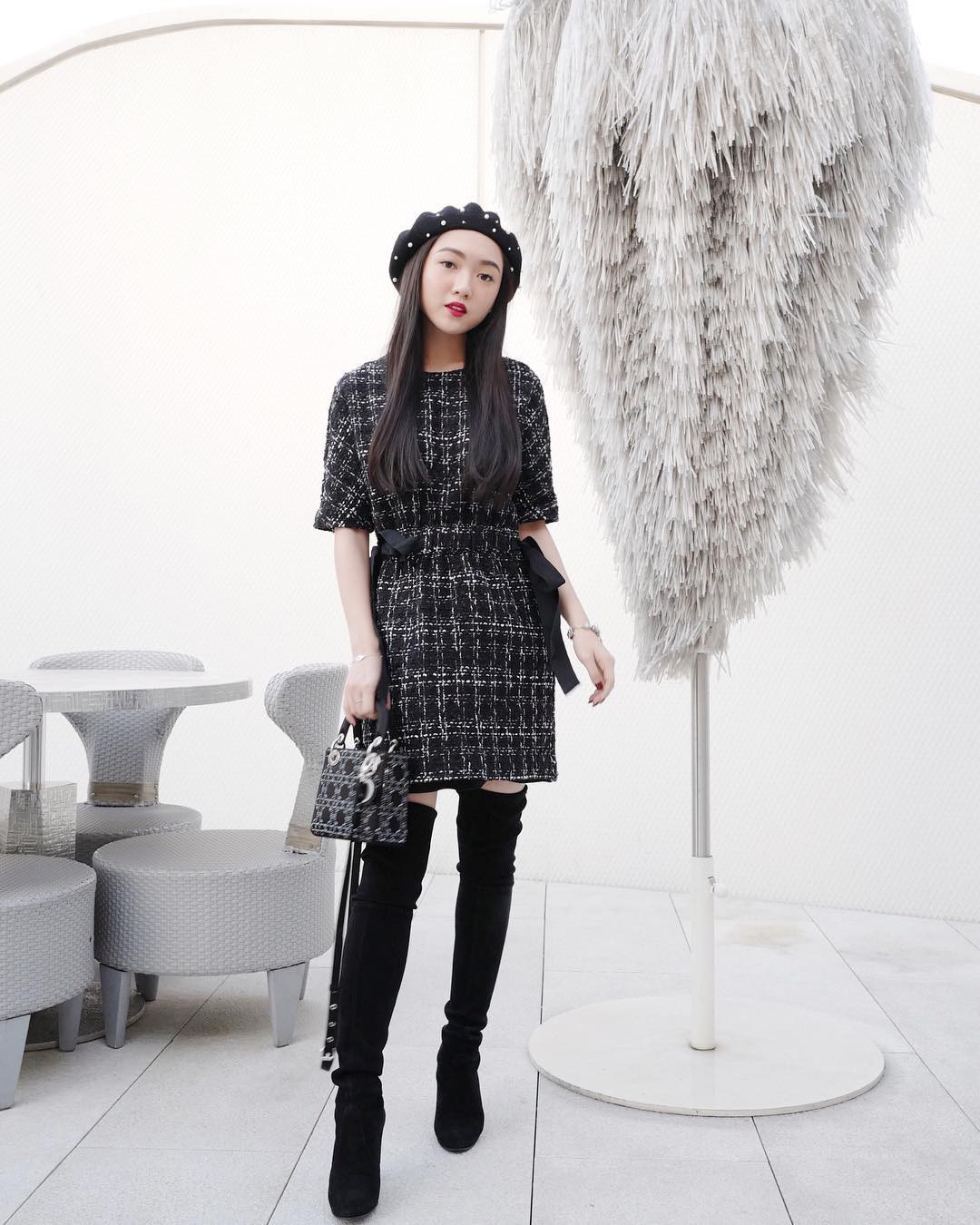 Lấn &aacute;t hết mọi loại kh&aacute;c, boots cao đến đầu gối trở th&agrave;nh m&oacute;n đồ được diện nhiều nhất trong m&ugrave;a đ&ocirc;ng năm nay - Ảnh 12.