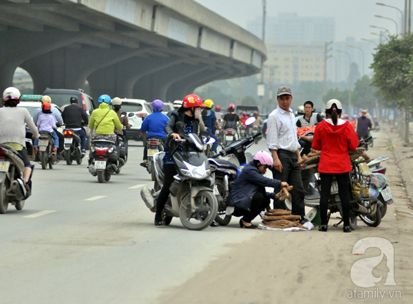 Hà Nội: Chung cư mọc đến đâu, chợ cóc đi theo đến đó - Ảnh 7.