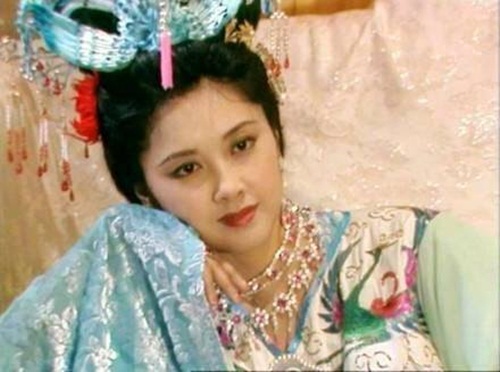 Nữ vương Triệu Lệ Dĩnh lại khiến fan ngán ngẩm với tạo hình không thể mê nỗi - Ảnh 8.