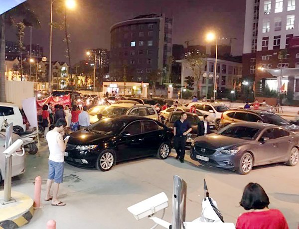 Hà Nội: Chủ đầu tư chặn hầm, không cho ô tô vào chung cư Hồ Gươm Plaza khiến giao thông tắc nghẽn - Ảnh 5.