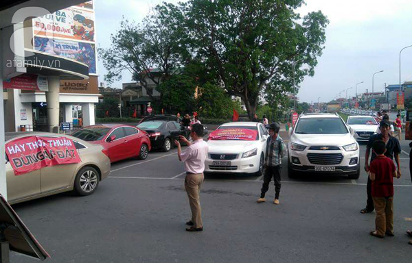 Hà Nội: Hàng trăm cư dân treo băng-rôn phản đối chủ đầu tư vì phí dịch vụ, gửi xe quá cao - Ảnh 7.