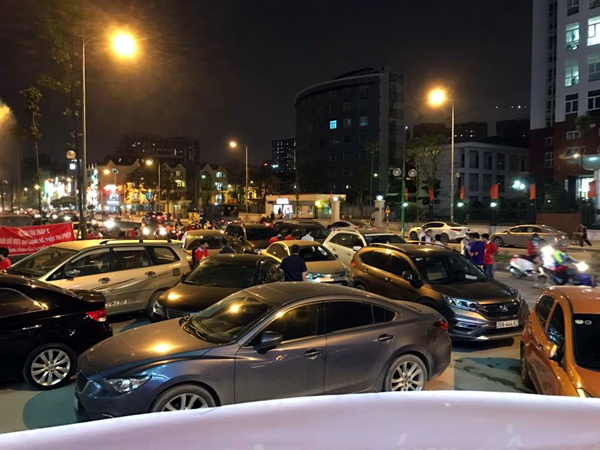 Hà Nội: Chủ đầu tư chặn hầm, không cho ô tô vào chung cư Hồ Gươm Plaza khiến giao thông tắc nghẽn - Ảnh 7.