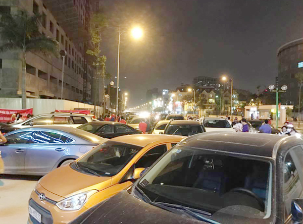 Hà Nội: Chủ đầu tư chặn hầm, không cho ô tô vào chung cư Hồ Gươm Plaza khiến giao thông tắc nghẽn - Ảnh 8.