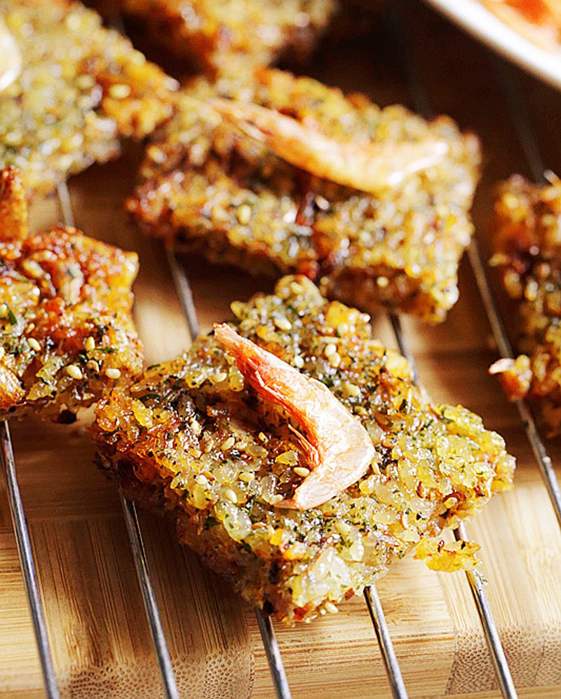 Còn dư cơm nguội, bạn hãy làm ngay món cơm nướng siêu ngon này nhé! - Ảnh 6. Còn dư cơm nguội, bạn hãy làm ngay món cơm nướng siêu ngon này nhé! - Ảnh 6.