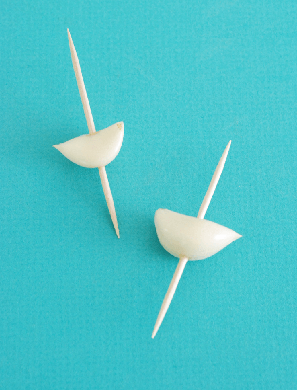 Removing Garlic with Toothpick