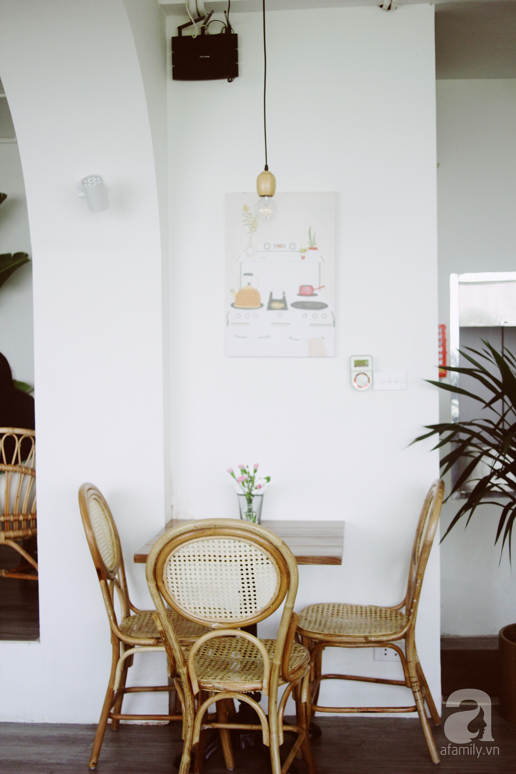 H&agrave; Nội: 5 qu&aacute;n cafe bước v&agrave;o l&agrave; thấy ấm sực, cặp đ&ocirc;i hay c&aacute;c n&agrave;ng FA đều c&oacute; thể gh&eacute; để lấy cảm hứng cho tuần mới - Ảnh 12.