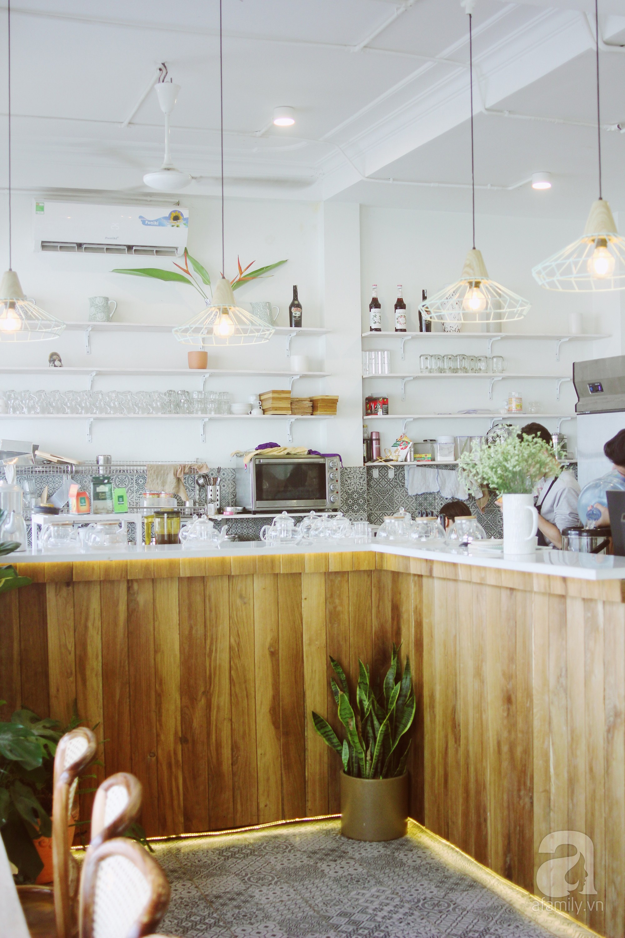 H&agrave; Nội: 5 qu&aacute;n cafe bước v&agrave;o l&agrave; thấy ấm sực, cặp đ&ocirc;i hay c&aacute;c n&agrave;ng FA đều c&oacute; thể gh&eacute; để lấy cảm hứng cho tuần mới - Ảnh 17.